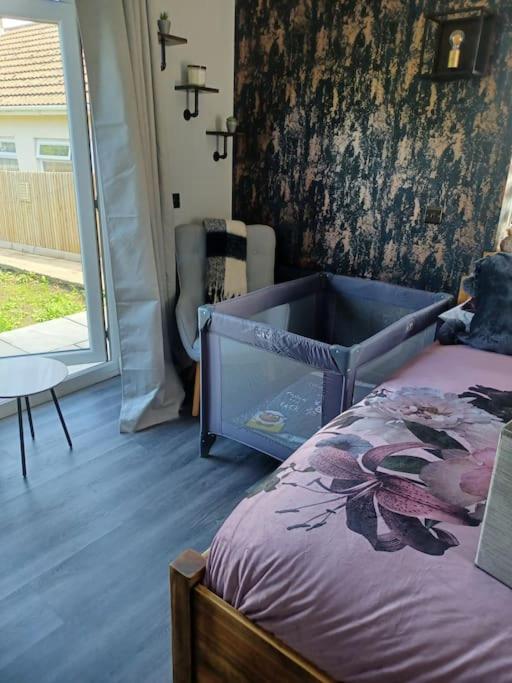 Beautiful Masons Hideaway Studio Apartment Bridgend  Buitenkant foto