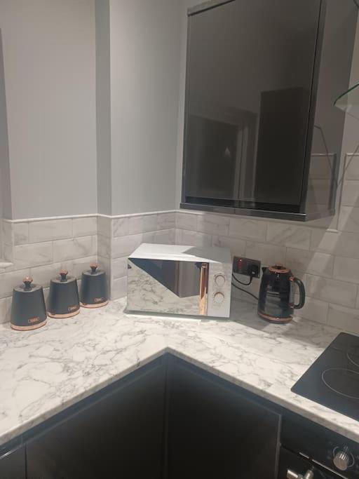 Beautiful Masons Hideaway Studio Apartment Bridgend  Buitenkant foto